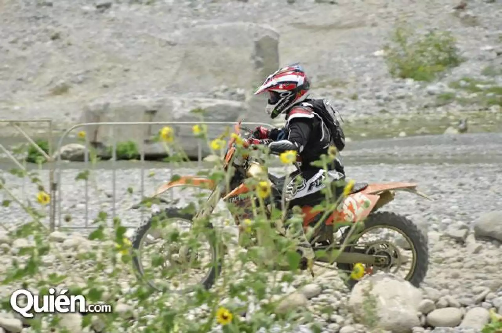 Moto Cross en Río Santa Catarina por Moto 21