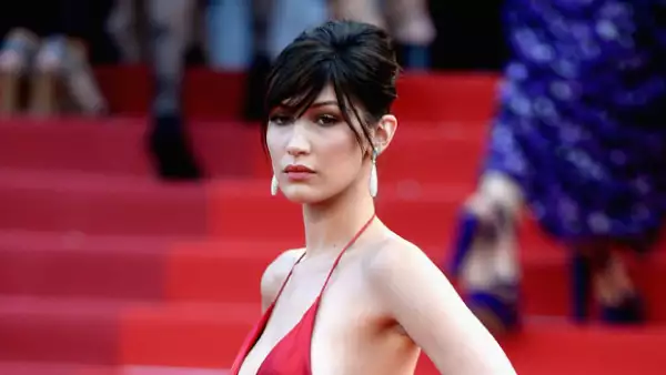 Hasta ahora, el vestido de Bella ha sido el que más ha conmocionado a Cannes (y para bien).