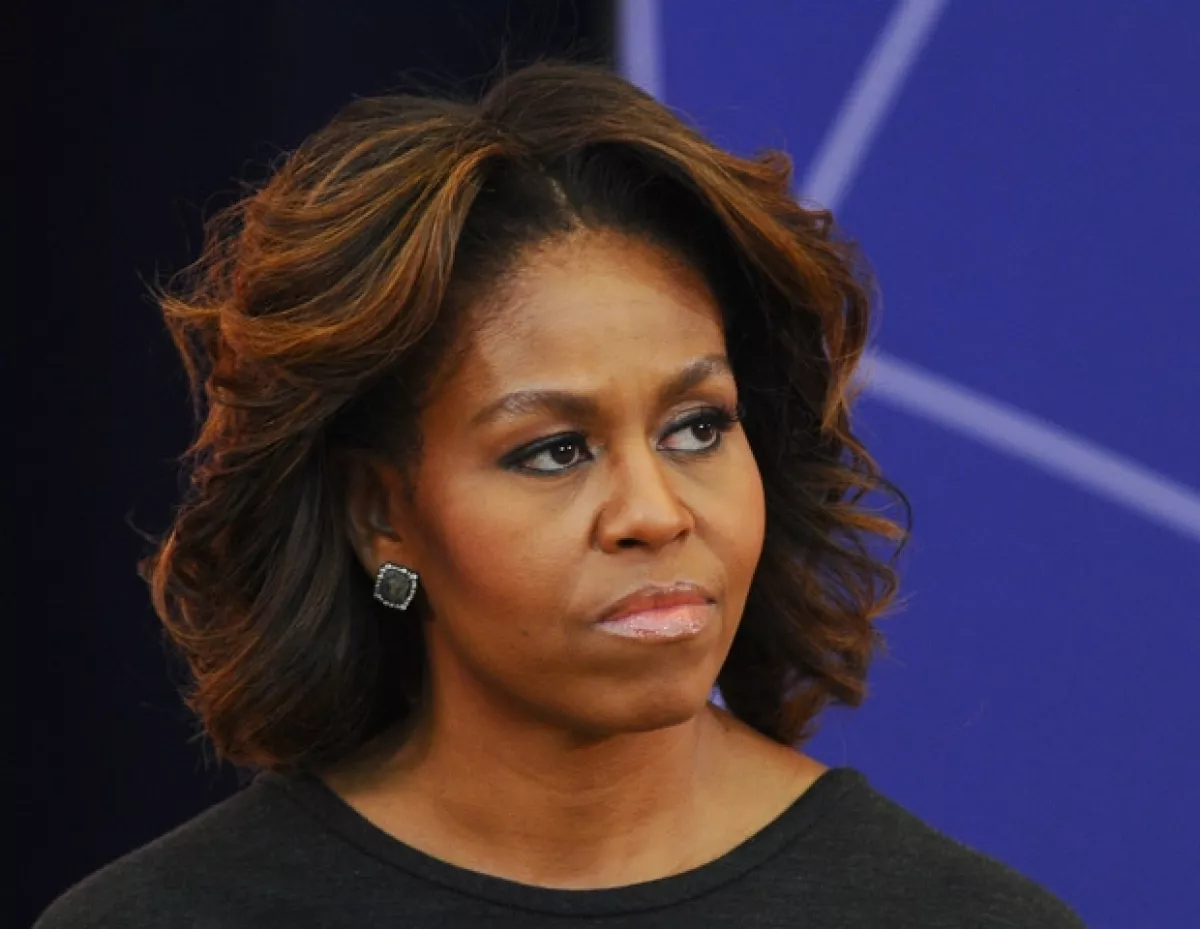 Michelle Obama cambió de look, ahora luce rayitos.