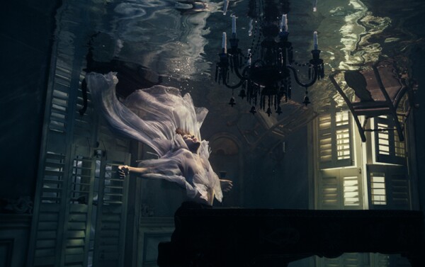 Harry–Styles-Falling-02