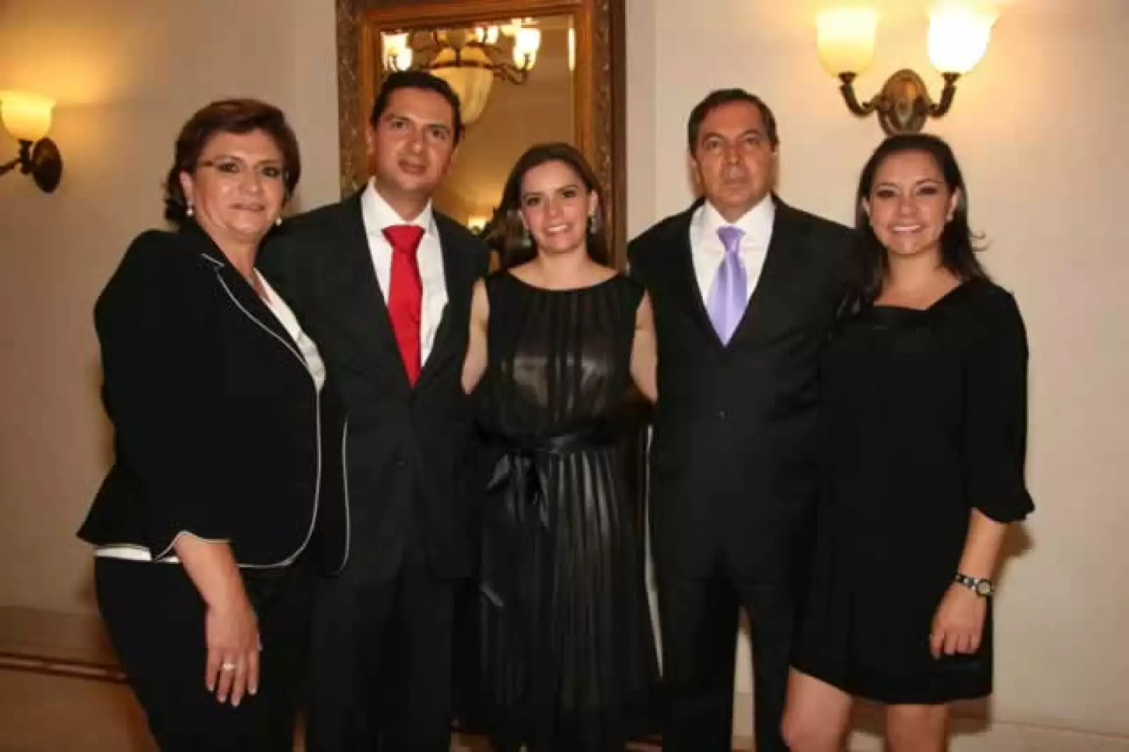 Premio Anáhuac a Laura Barrera Fortoul (Directora General DIF Edo. de México)