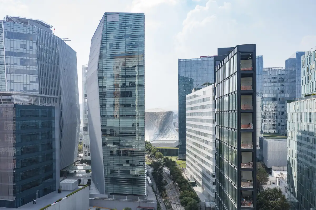 Adiós al home office y regresa el mundo godín: Oficinas en CDMX rompen récord 