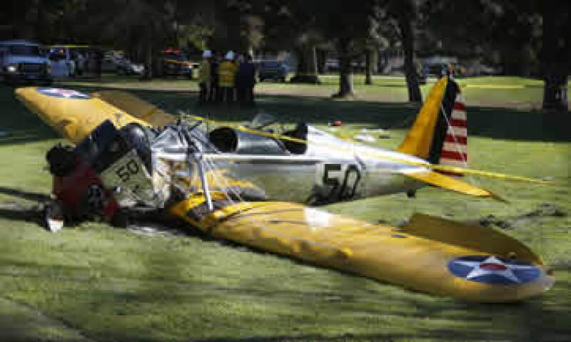 La avioneta quedó parcialmante destruida. (Foto: Reuters )