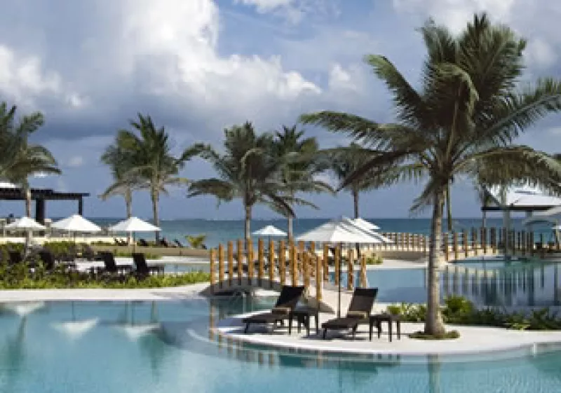 El resort está convenientemente ubicado a 20 kilómetros del aeropuerto de Cancún. (Foto: Cortesía NH Riviera Cancún)