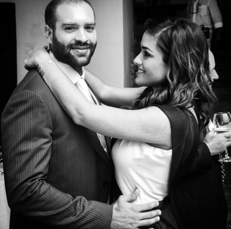 Con esta imagen Alessandra felicitó a su esposo el día del papá.