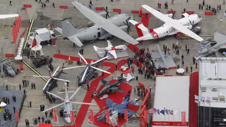 La Exhibición Aérea de París es la muestra de aviones más grande y más antigua del mundo; inicia este lunes y acaba el domingo 26.
