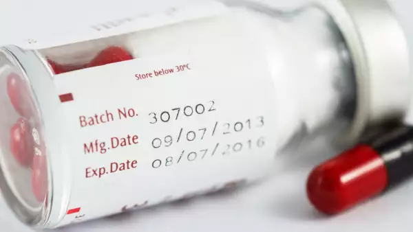 frasco de medicamento caduco 