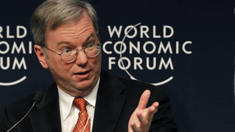 El director general de Google. Eric Schmidt, participó en una sesión de tecnología que ayude a mejorar las finanzas y la vida económica de los países.