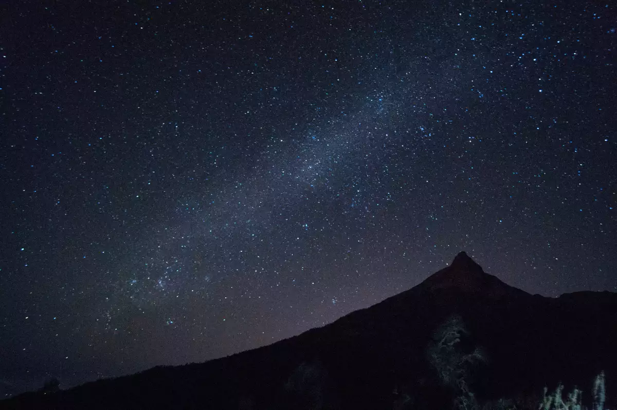 Milky way aligned with the volcano