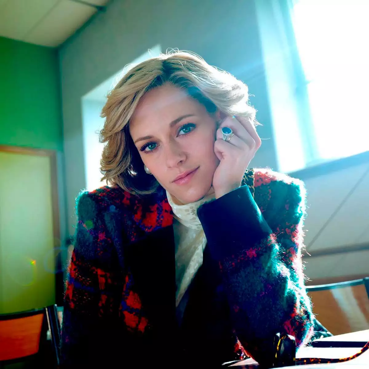 Kristen Stewart caracterizada como Lady Di.
