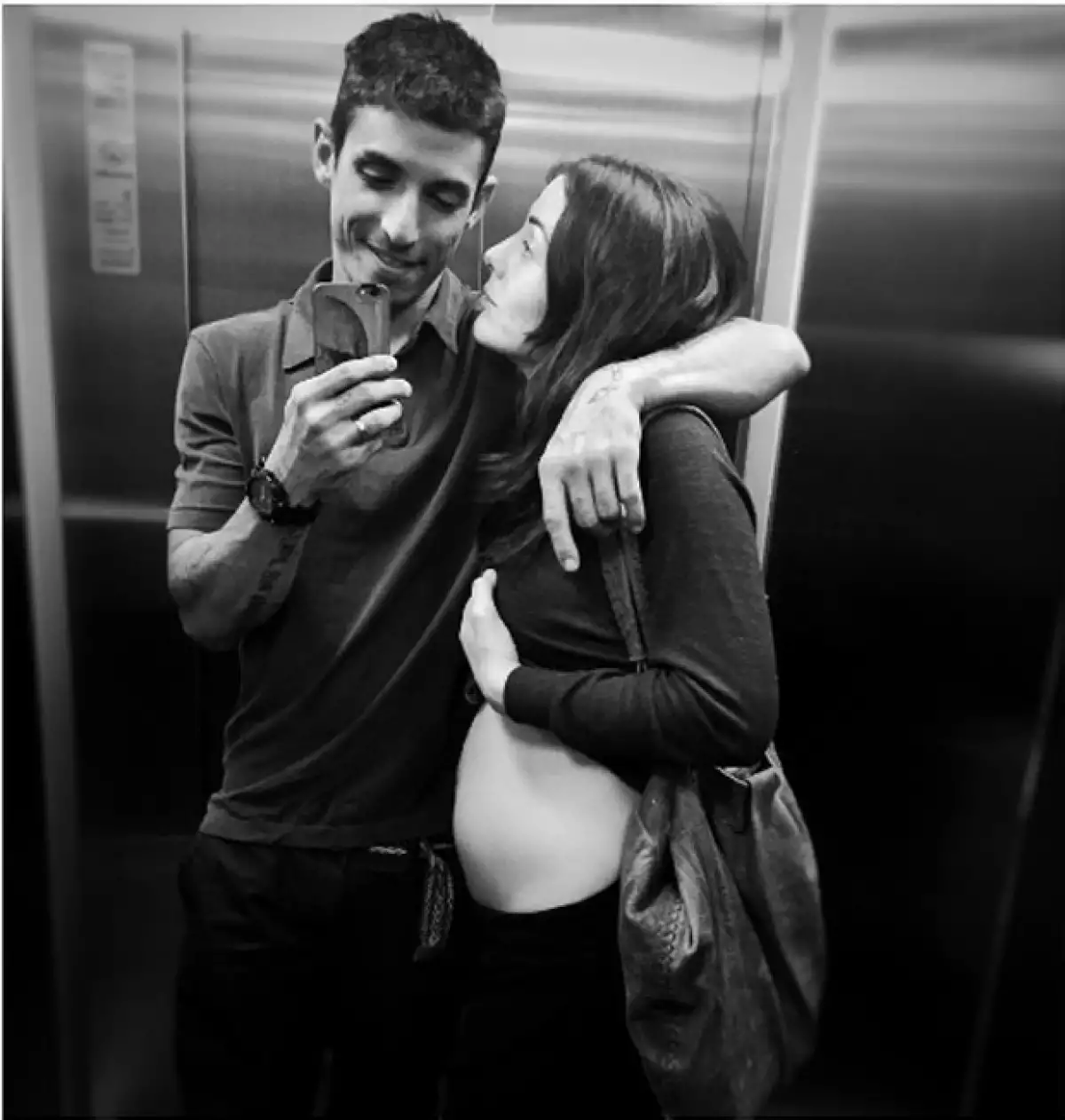 El actor no puede estar más orgulloso de su esposa, por lo que presumió una linda fotografía con la actriz.