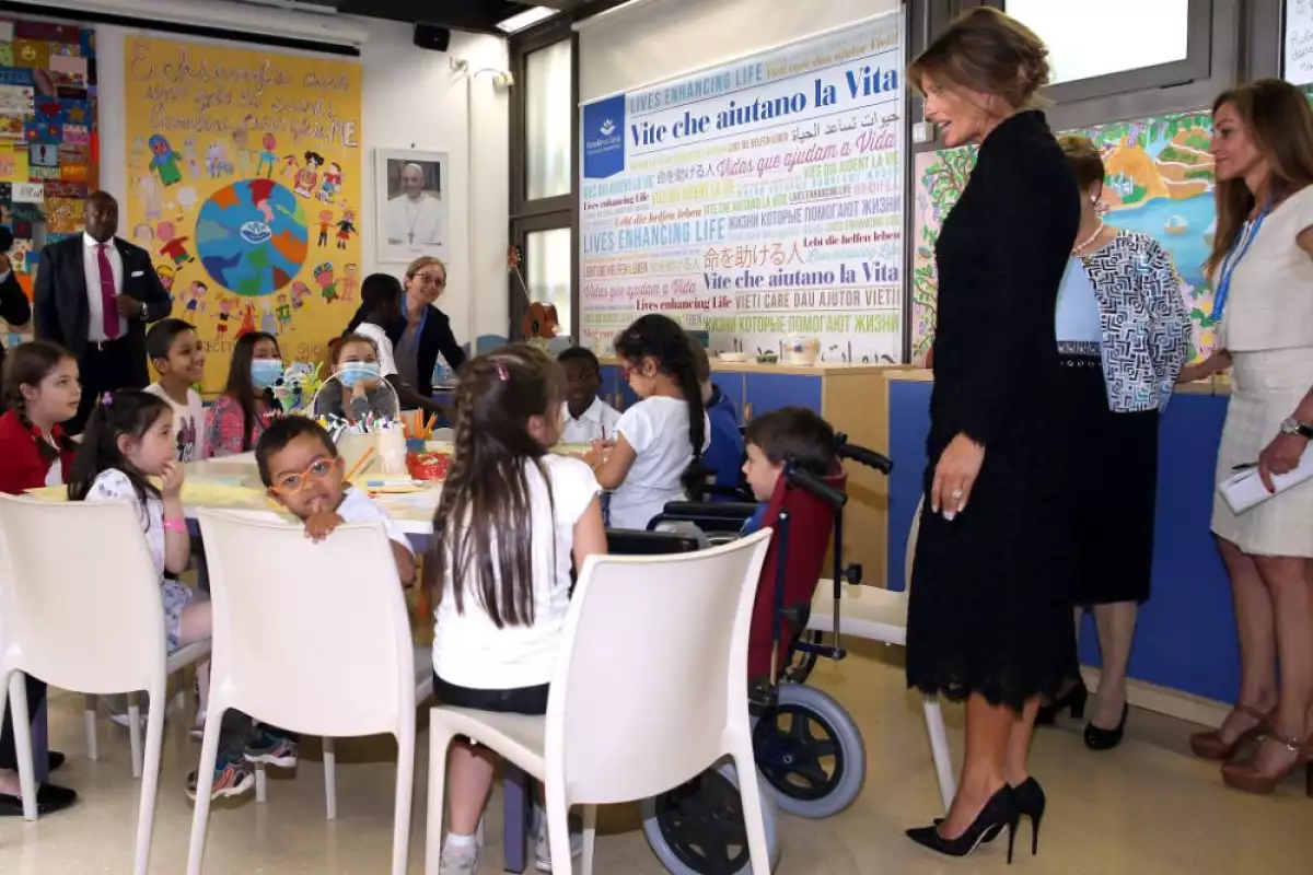 Melania Trump habla cinco idiomas 2.jpg