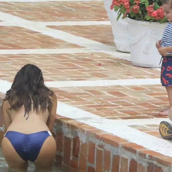 Como nos ha acostumbrado, la socialité lució su cuerpo sin pudor alguno.