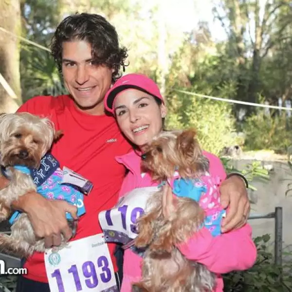 Alex Sirvent,Ximena Herrera con Maya Whiskey