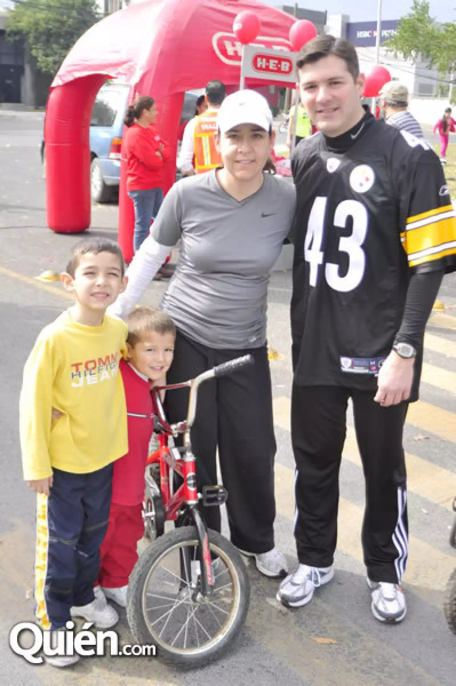 Rodrigo González,Mónica González y Alex González