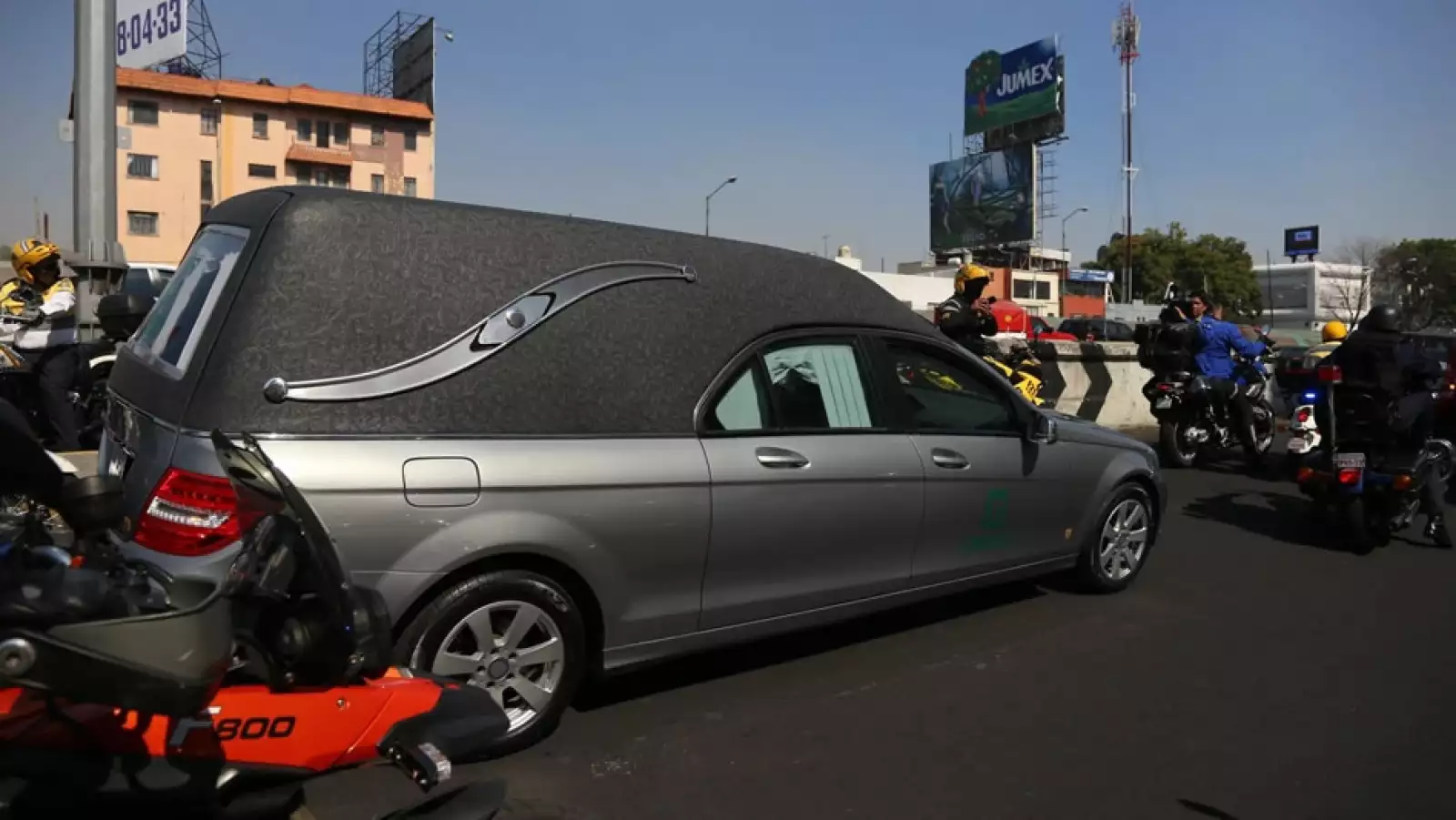 entierro chespirito 2