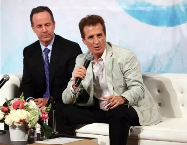 El famoso cantante durante la premición de los mejores filmes sobre concientización del cuidado del líquido vital.