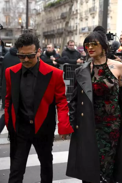 Christian Nodal y Cazzu en Paris Fashion Week