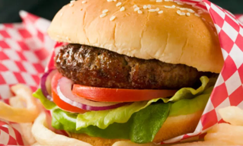 La Organización de Consumidores y Usuarios identificó a otra firma que también vende hamburguesas con carne de caballo.  (Foto: Getty Images)