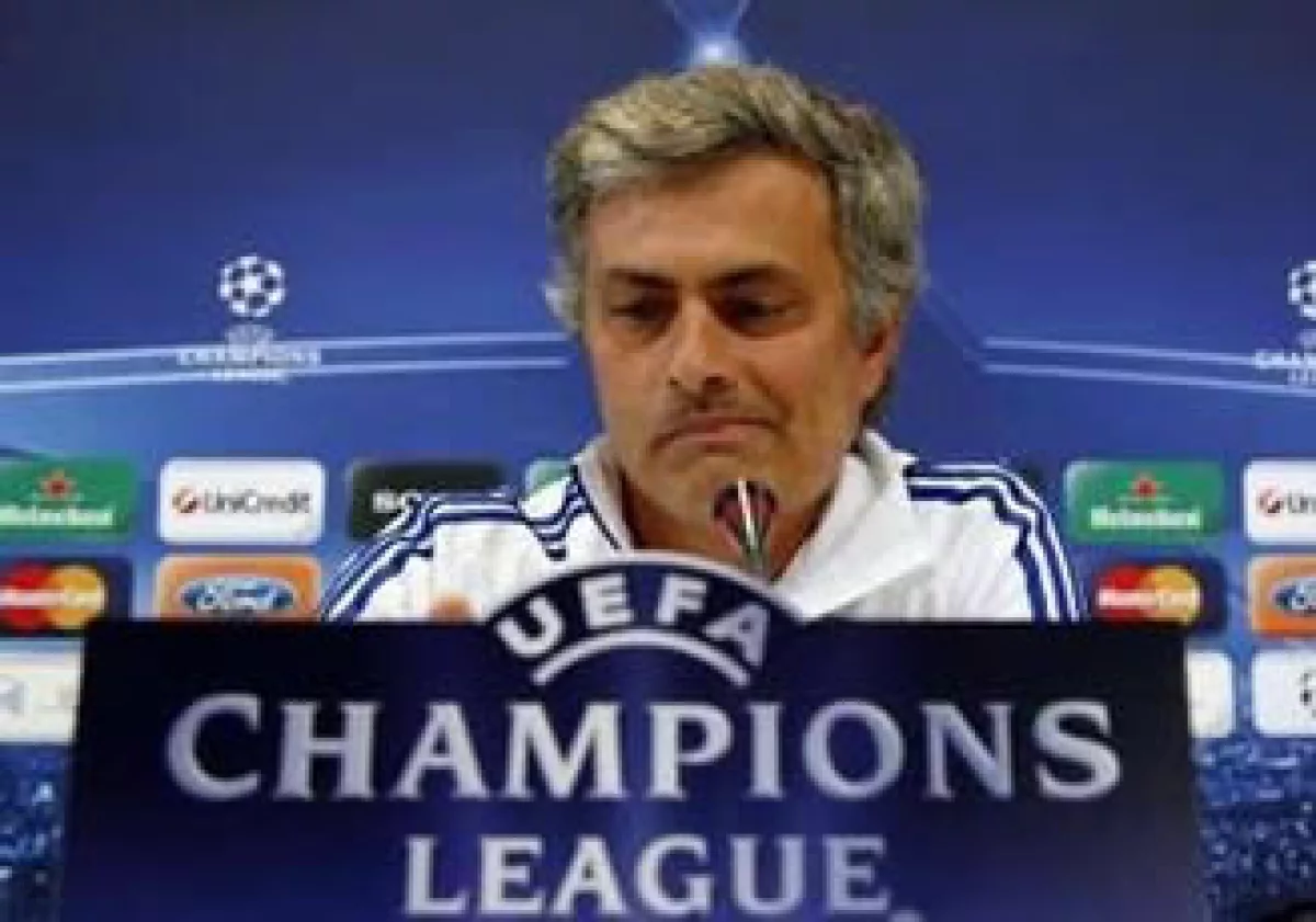 La UEFA ya ha multado a José Mourinho con 30,000 euros en la Champions League. (Foto: Reuters)
