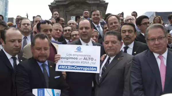 El sindicato patronal protestó este jueves en el Ángel de la Independencia al argumentar que no se respetó el espíritu original de la iniciativa ciudadana.