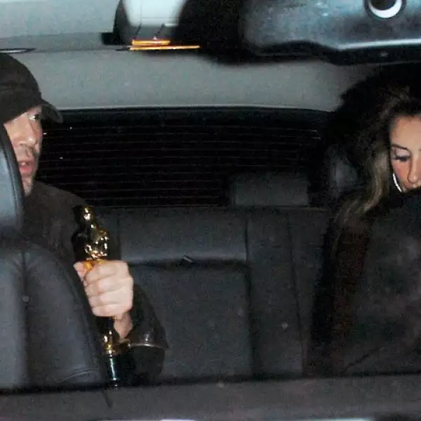 Aunque Bardem y Penélope llegaron por separado a la entrega de los Oscar 2008, después de la ceremonia no se soltaron y anduvieron de una fiesta a otra.