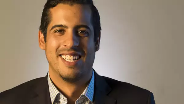 Alejandro Guizar desarrolló el dispositivo móvil Billpocket para pagos con tarjetas bancarias que se conectan a un smartphone sin necesidad de una renta mensual por derecho a tener el dispositivo.