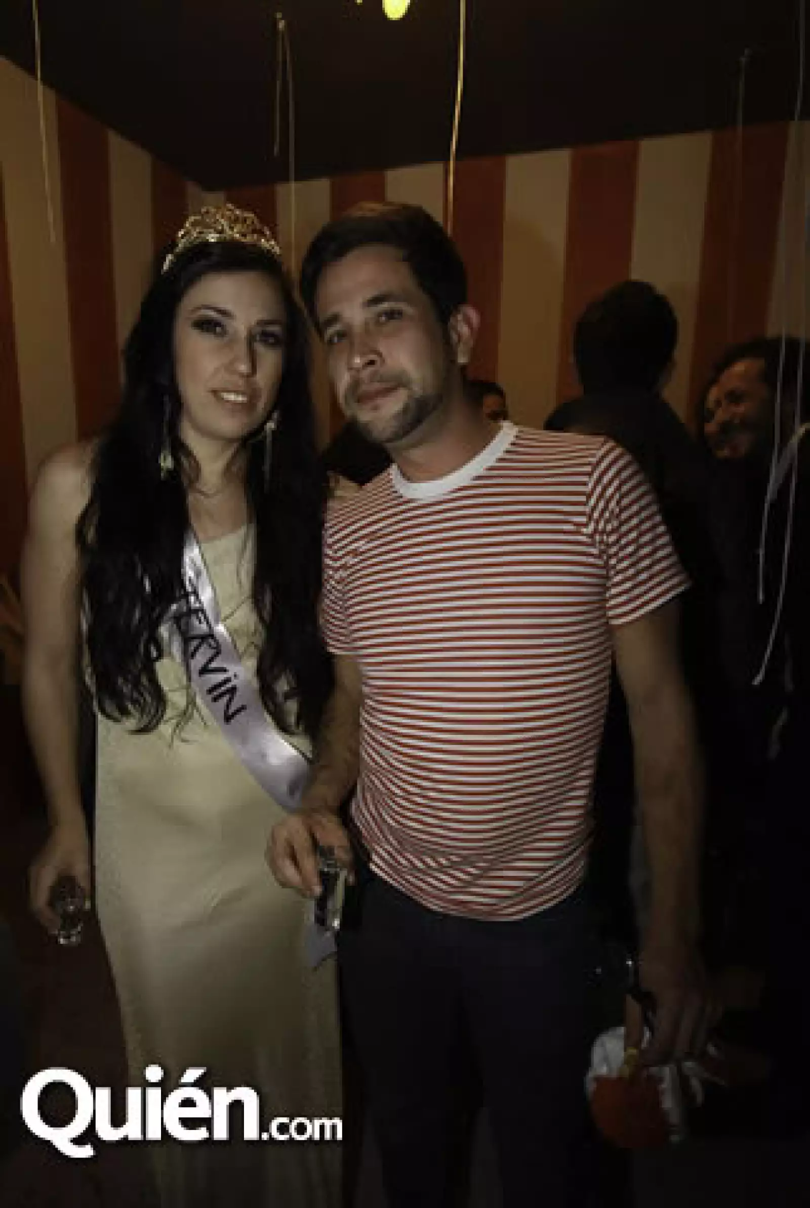 Julia Santana y Poncho Arechiga