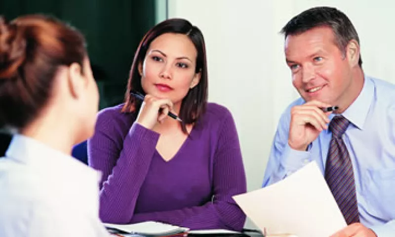 Para convencer a los reclutadores, debes destacar tus virtudes sin tratar de ocultar tus fallas. (Foto: Thinkstock)