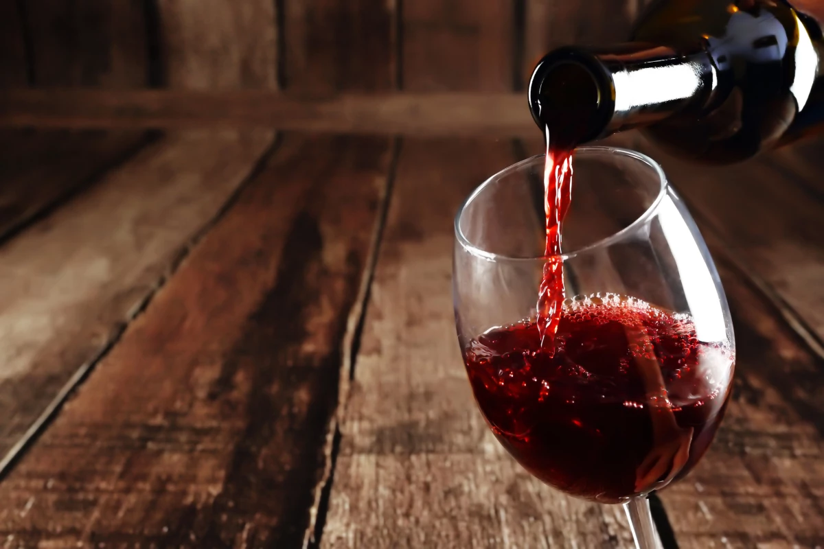Más 'red red wine'