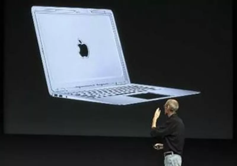 Por sus dimensiones, la MacBook Air entra en una clasificación de seguridad aérea similar al del Kindle y el Reader en EU. (Foto: Reuters)