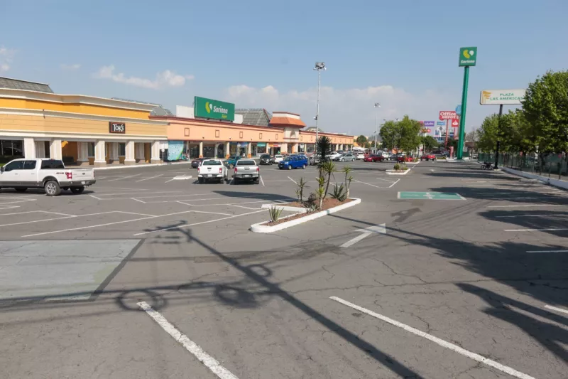 Endurecen medidas de prevención ante COVID-19 en el Edomex cerrando negocios como cines, centros comerciales, tiendas departamentales entre otros.