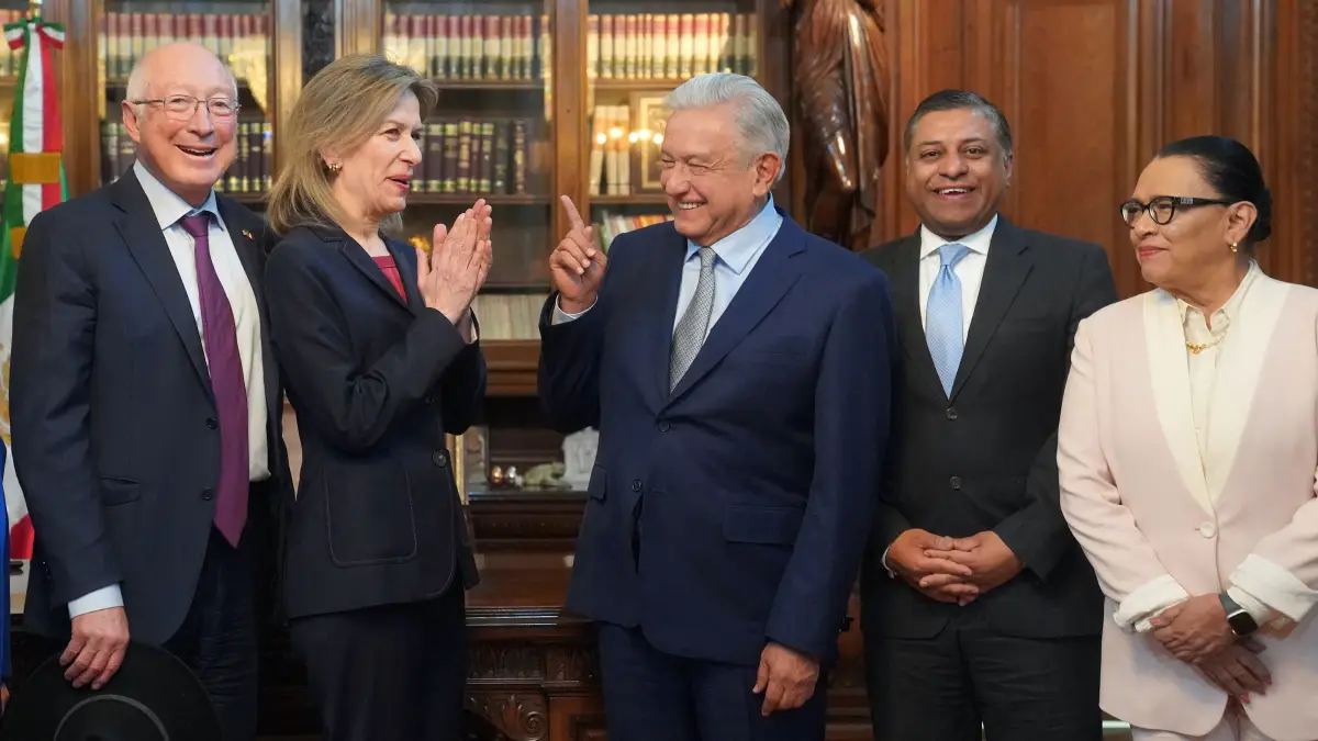 Reunion-amlo-Elizabeth Sherwood-Randall