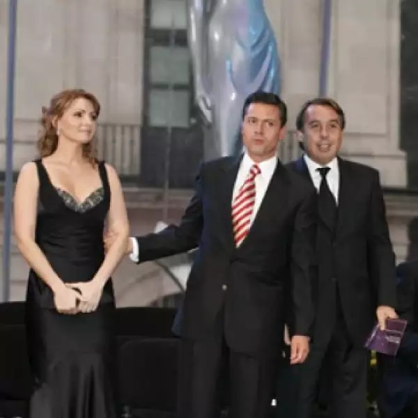 Este año, Angélica Rivera se sumó como vocera de la campaña Mexicanas Mujeres de Valor, lo que durante la ceremonia fue celebrado por su novio, el gobernador del Estado de México, Enrique Peña Nieto.