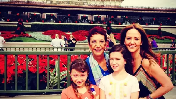 La conductora se fue de vacaciones a Orlando con sus hijas de 7 y 9 años, quienes parecen llevarse de maravilla y de quienes mostró sentirse súper orgullosa.