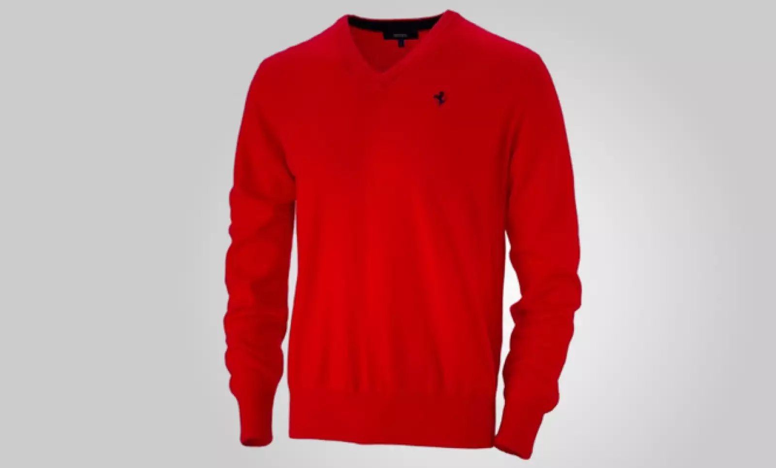 Un estilo más clásico con este sweater con cuello en “V”  y material 100% cashmere. Precio: 418 dólares.