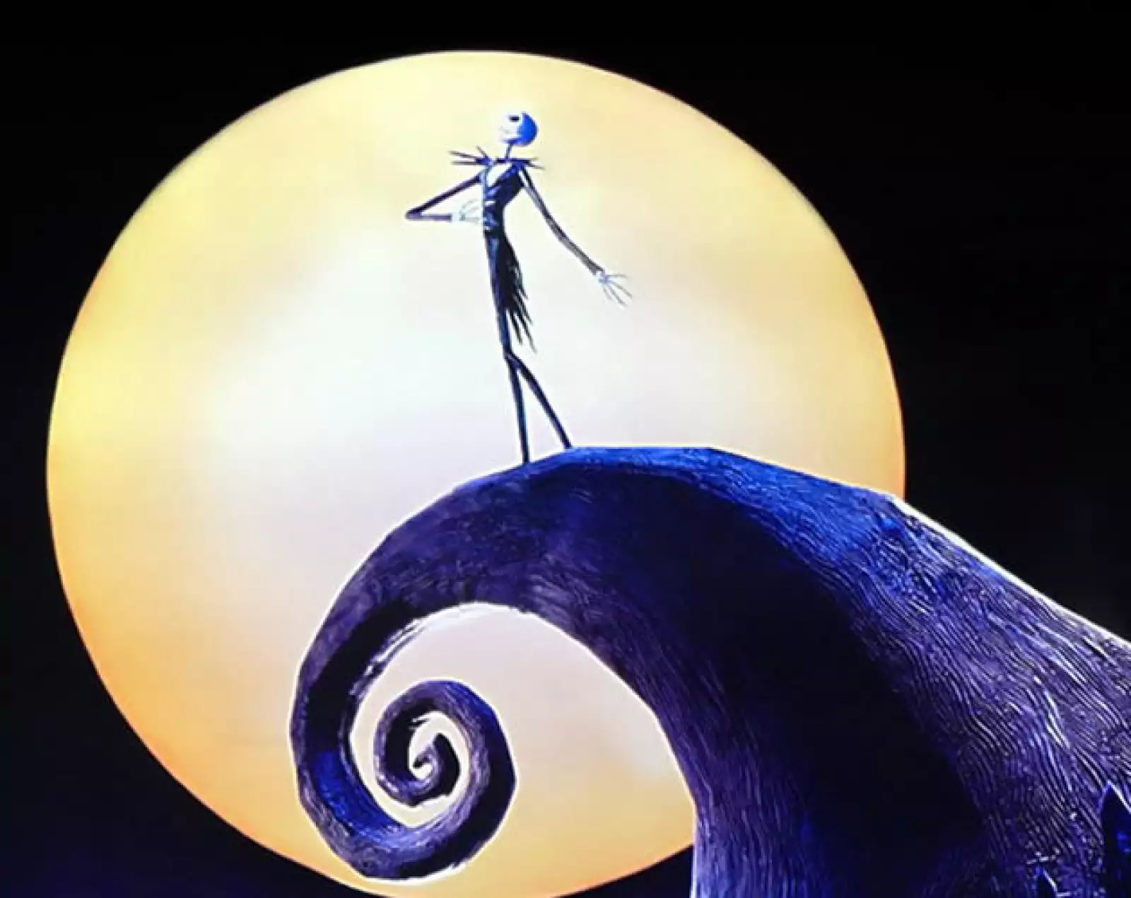 Este musical animado muestra la historia de Jack, el habitante más famoso de su ciudad Halloween Town (donde siempre festejan esta fecha). Un día Jack, cansado de solo celebrar el Día de Brujas enc...