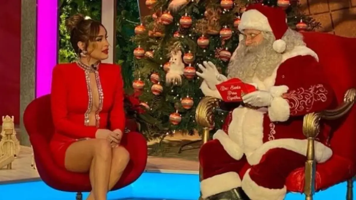 Cynthia Rodríguez y Santa Claus