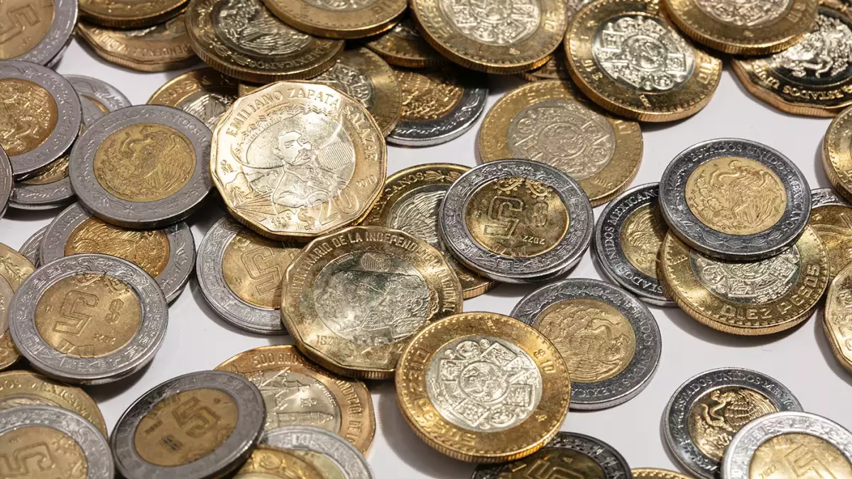 ¿Adiós al super peso mexicano? Cierra la semana arriba de los 18 por dólar