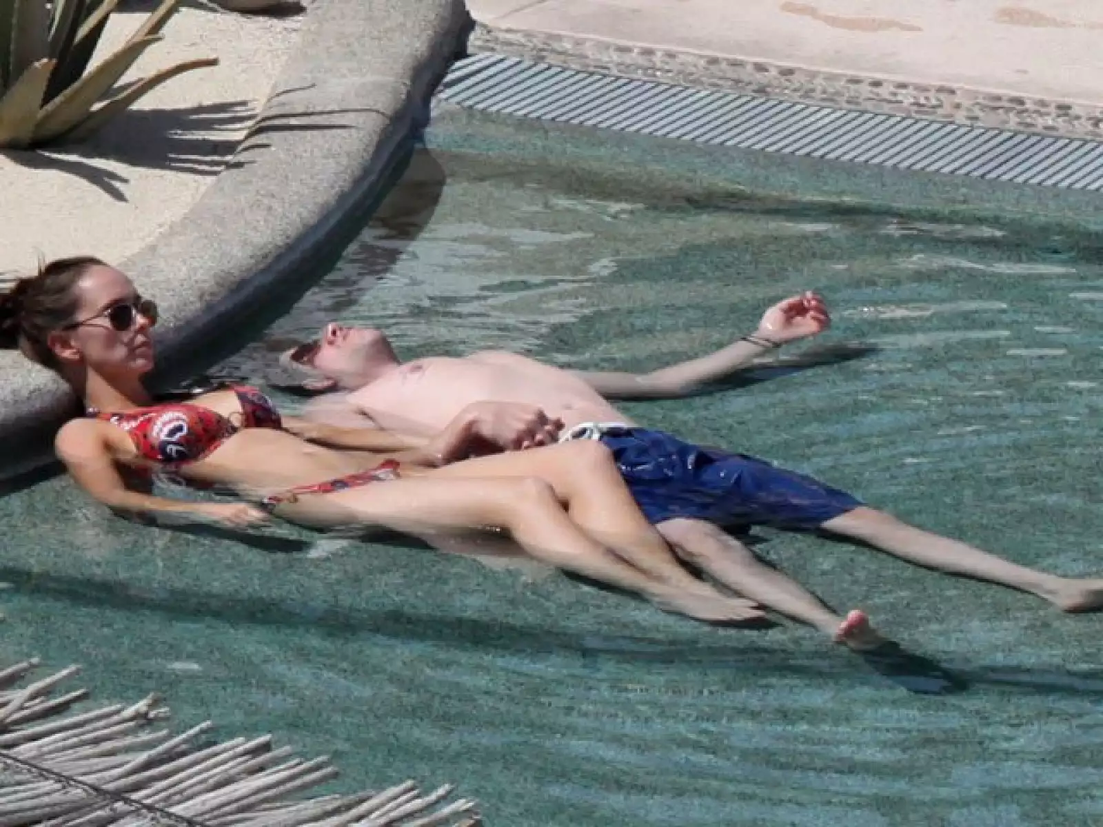 Que viva el amor. Jennifer Love Hewitt y su nuevo novio, Jamie Kennedy, pasan un romántico fin de semana en las cálidas playas México.