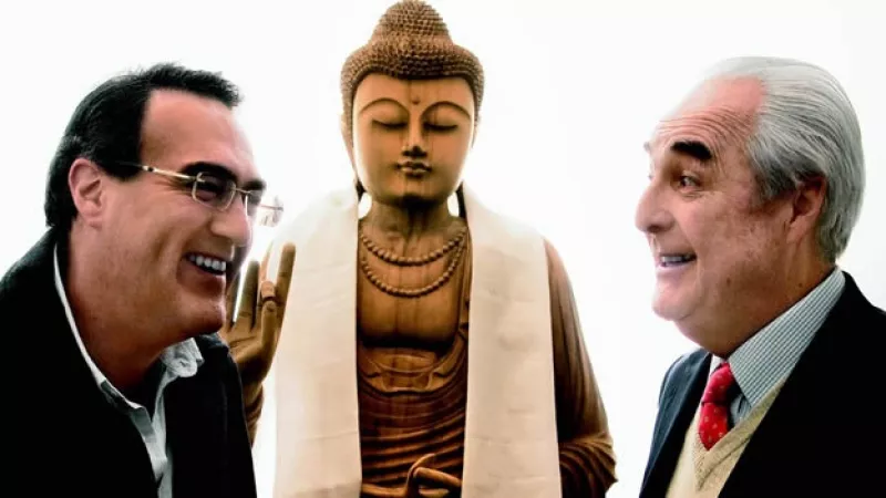 Marco Karam, director de Casa Tibet México y David Casares autor de Construye tu riqueza