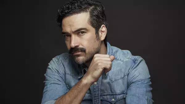 Poncho Herrera gana el Premio Ondas a Mejor Actor por 'Batman Desenterrado'