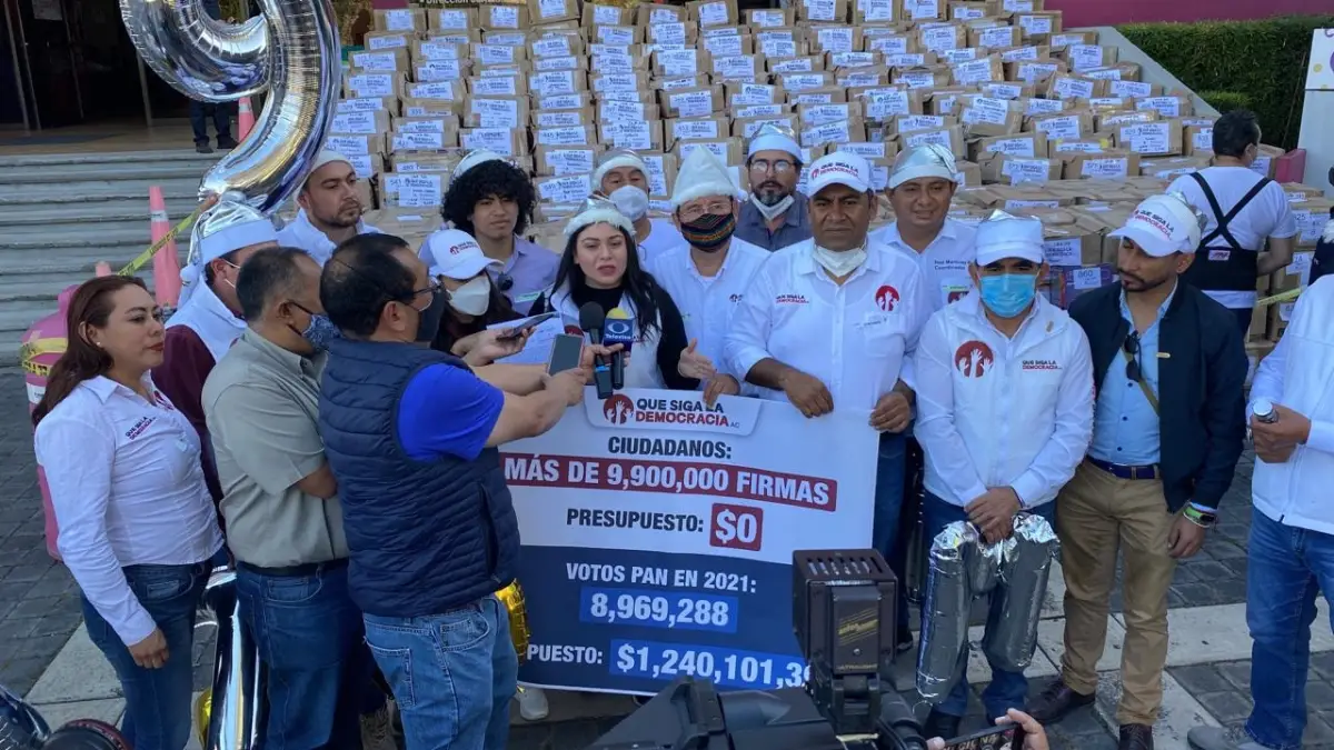 Que siga la Democracia entrega más firmas