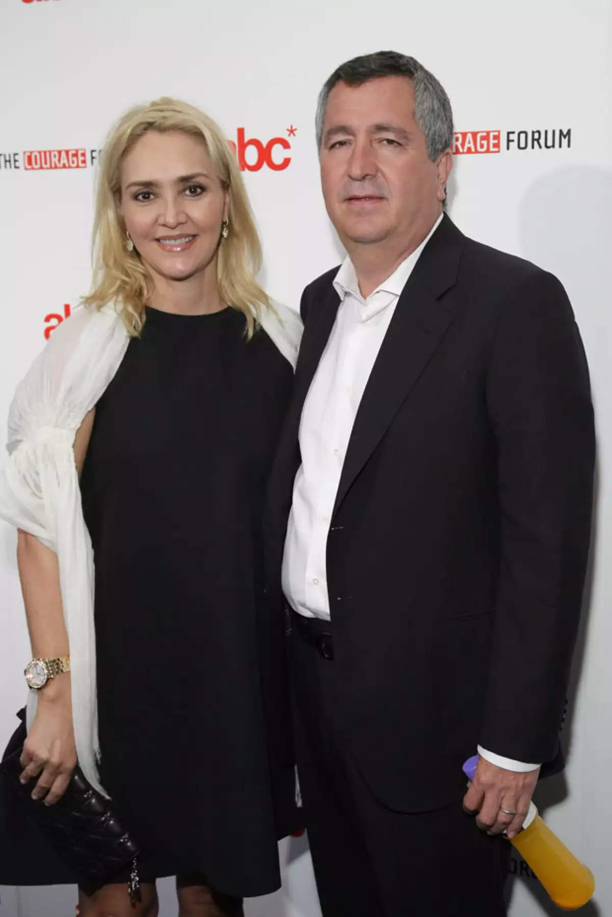 Por presumiblemente utilizar un sello con la firma de Jorge Vergara para apropiarse de varias compañías de Grupo Omnilife, la empresaria tiene varios juicios en su contra.