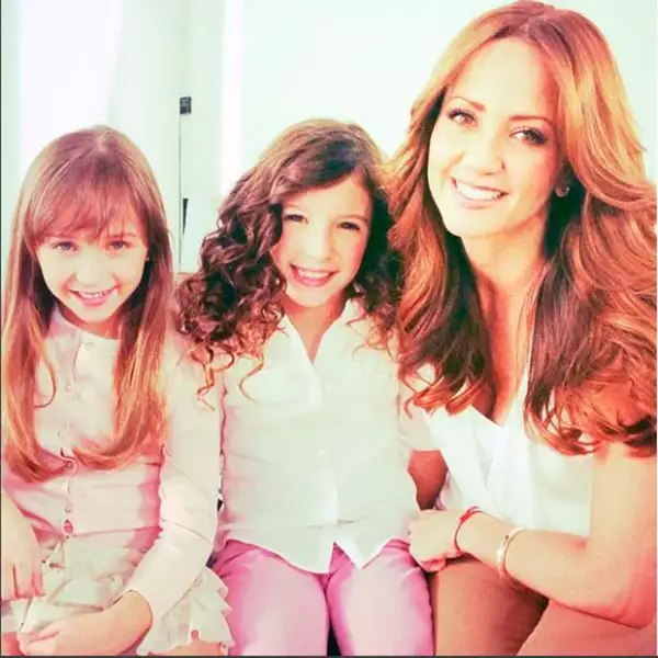 Mía y Nina junto a Andrea Legarreta.