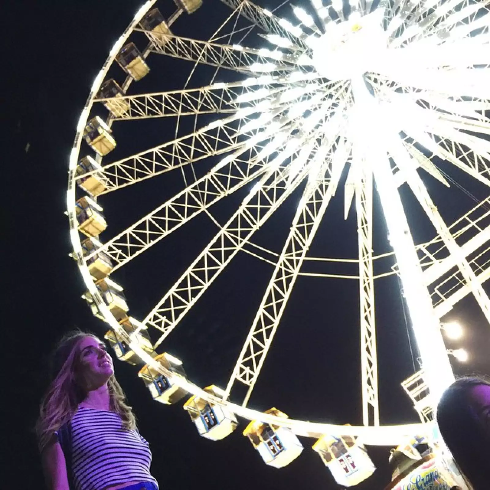 Más bella que nunca, la bloggera italiana presumió su paso por Coachella durante el segundo día.