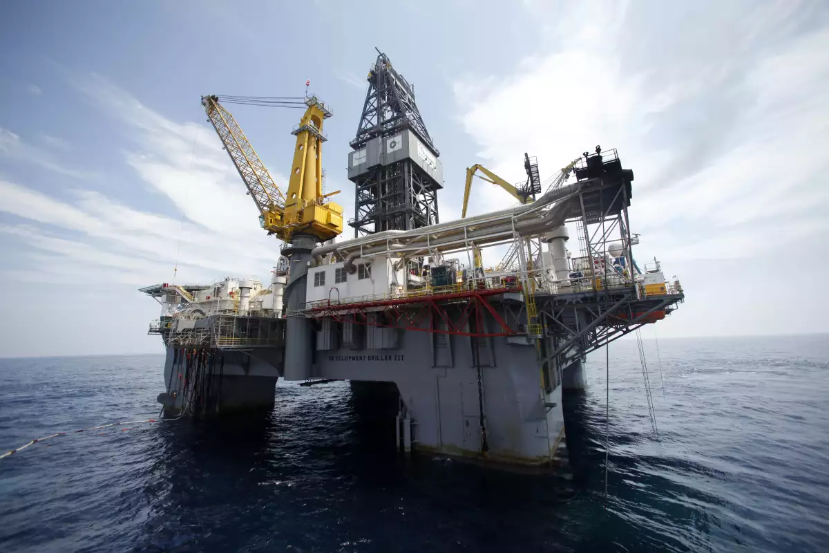 Los precios del Brent tocan su máximo nivel en siete meses por un declive en los inventarios de Estados Unidos.