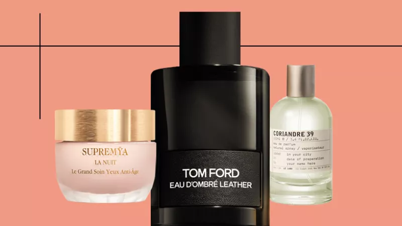 Foto collage de un perfume de Tom Ford al centro, un perfume de Le Labo a la derecha y una crema de noche Sisley Paris a la izquierda.