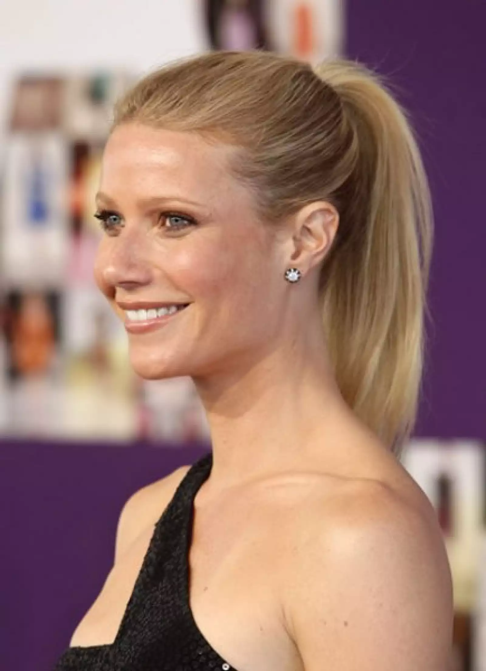 Gwyneth Paltrow tampoco necesita demasiada producción: aún en los mejores eventos se ve bien al natural.