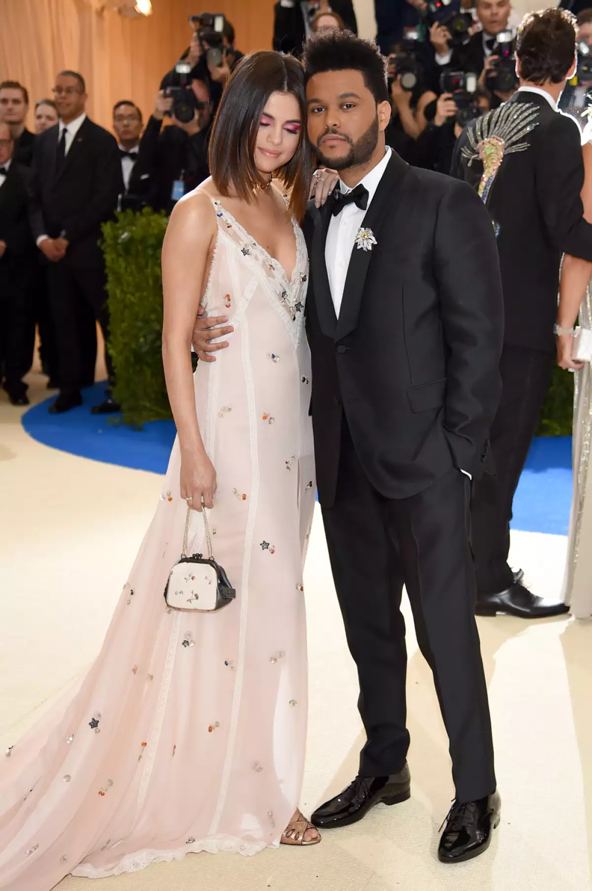 selena gomez y the weeknd